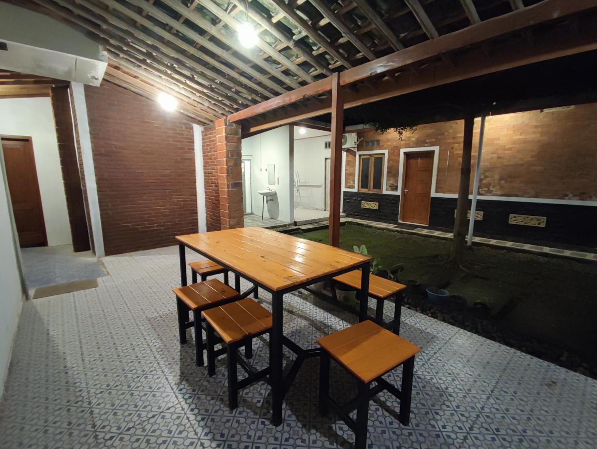 Genthong Homestay Magelang Exterior foto